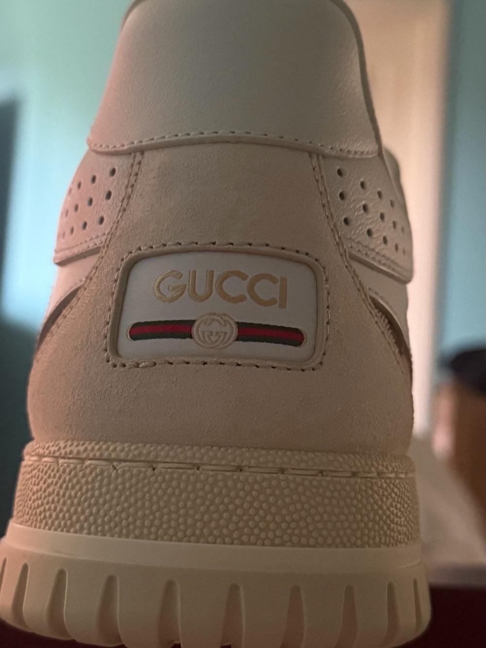 New Gucci Men’s re-web Sneakers leather with Gold Logo and Red-Green Stripe